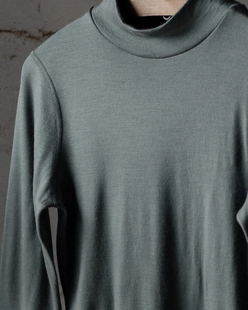 The 195 Merino Fitted Mockneck