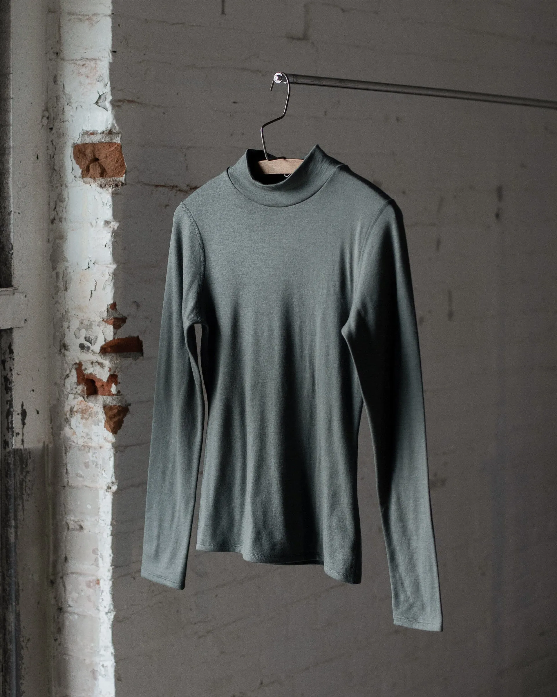 The 195 Merino Fitted Mockneck